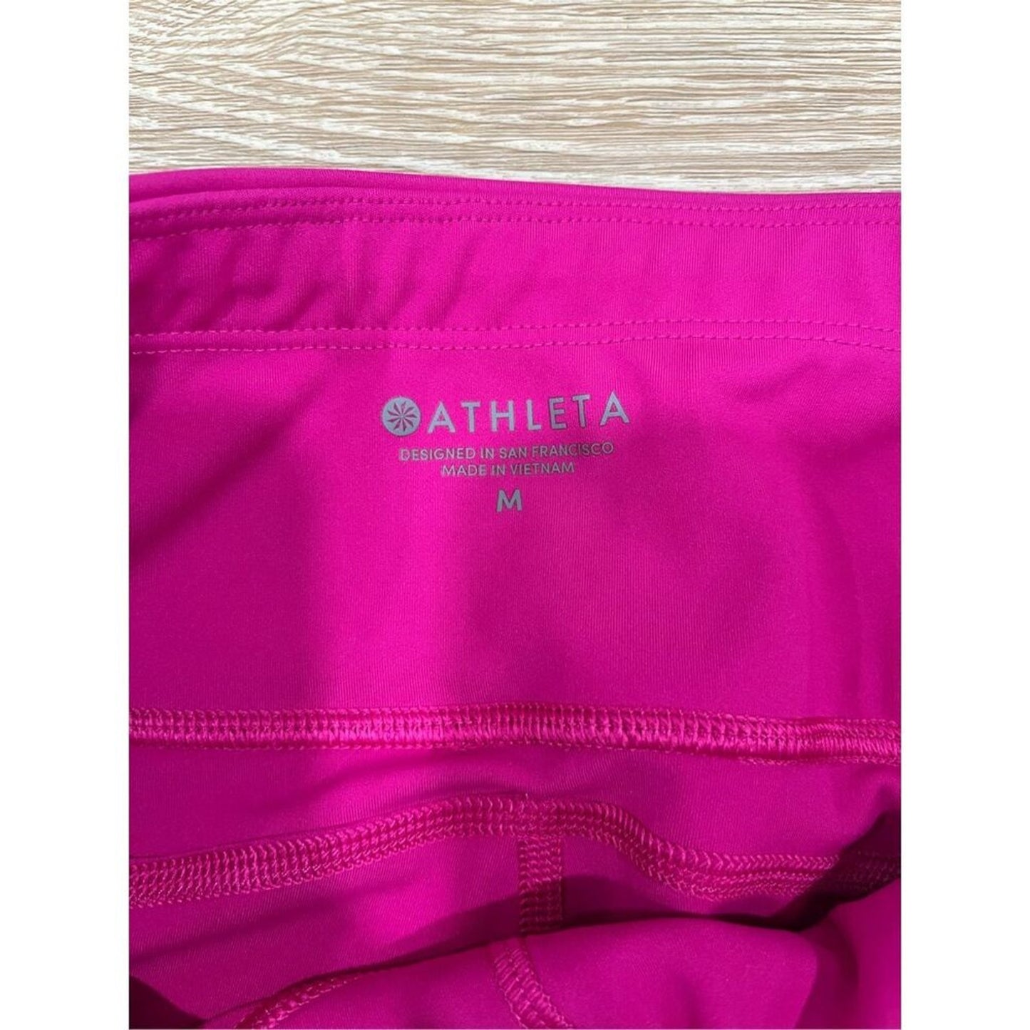 SIZE MEDIUM | Athleta Capri Leggings