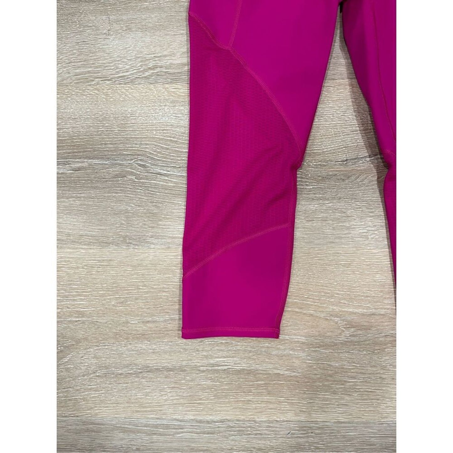 SIZE MEDIUM | Athleta Capri Leggings