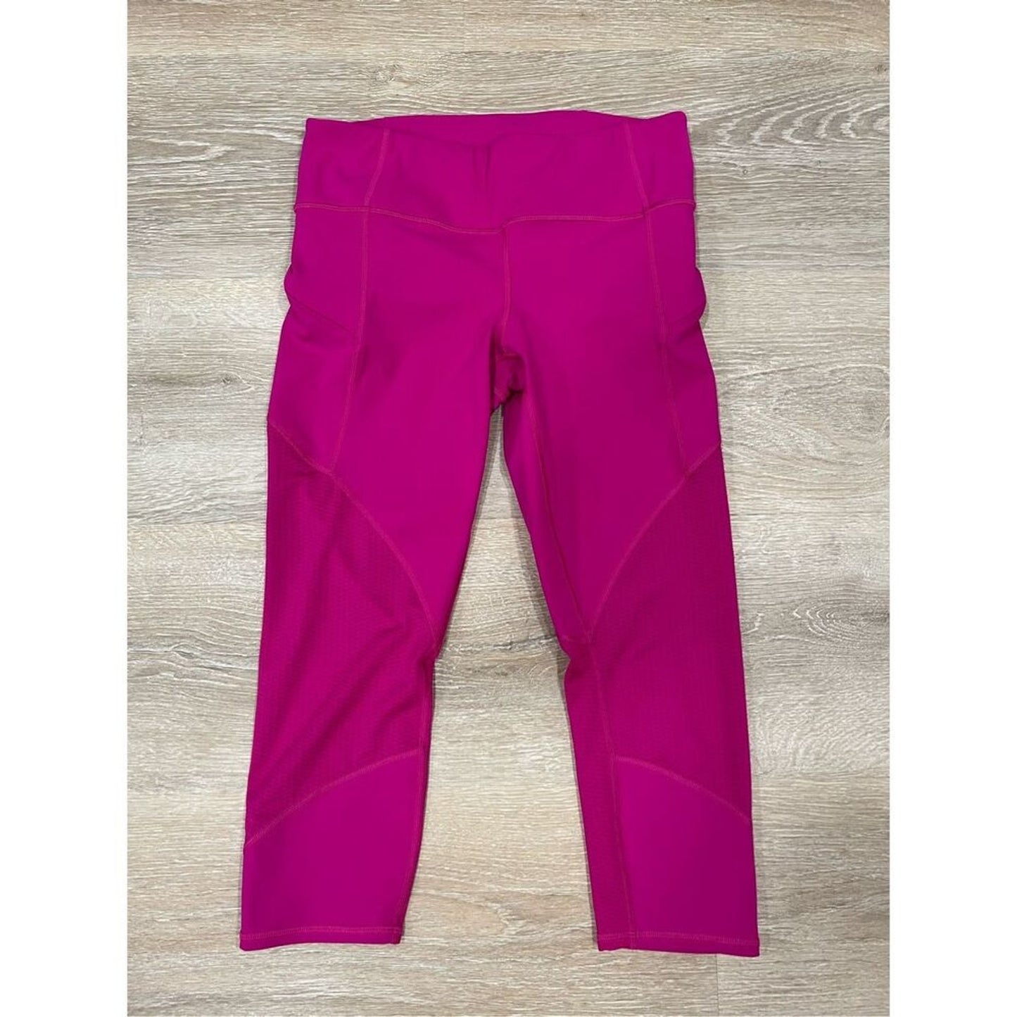 SIZE MEDIUM | Athleta Capri Leggings