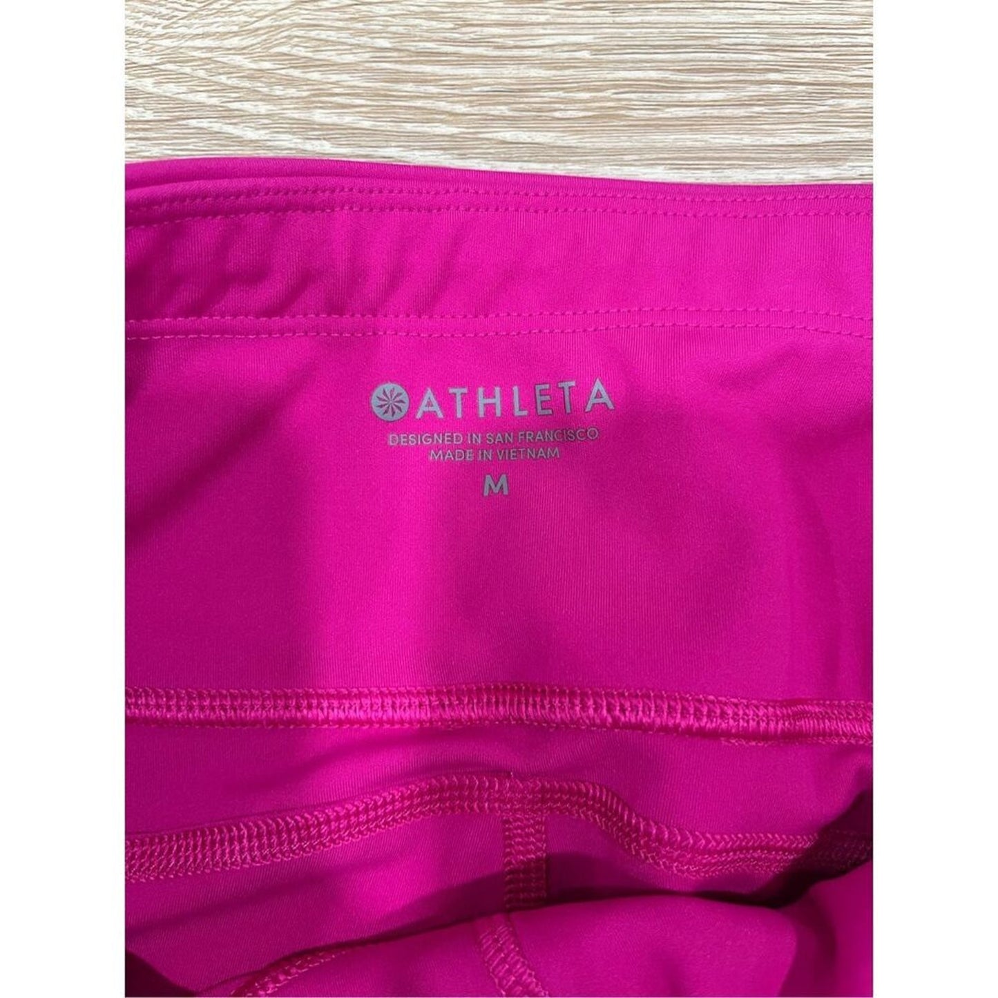 SIZE MEDIUM | Athleta Capri Leggings