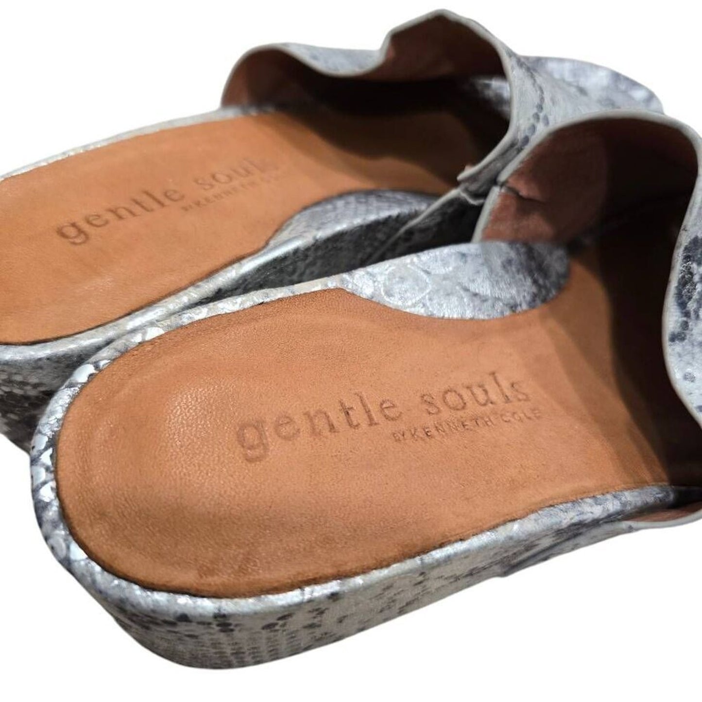 Gentle Souls by Kenneth Cole Size 9