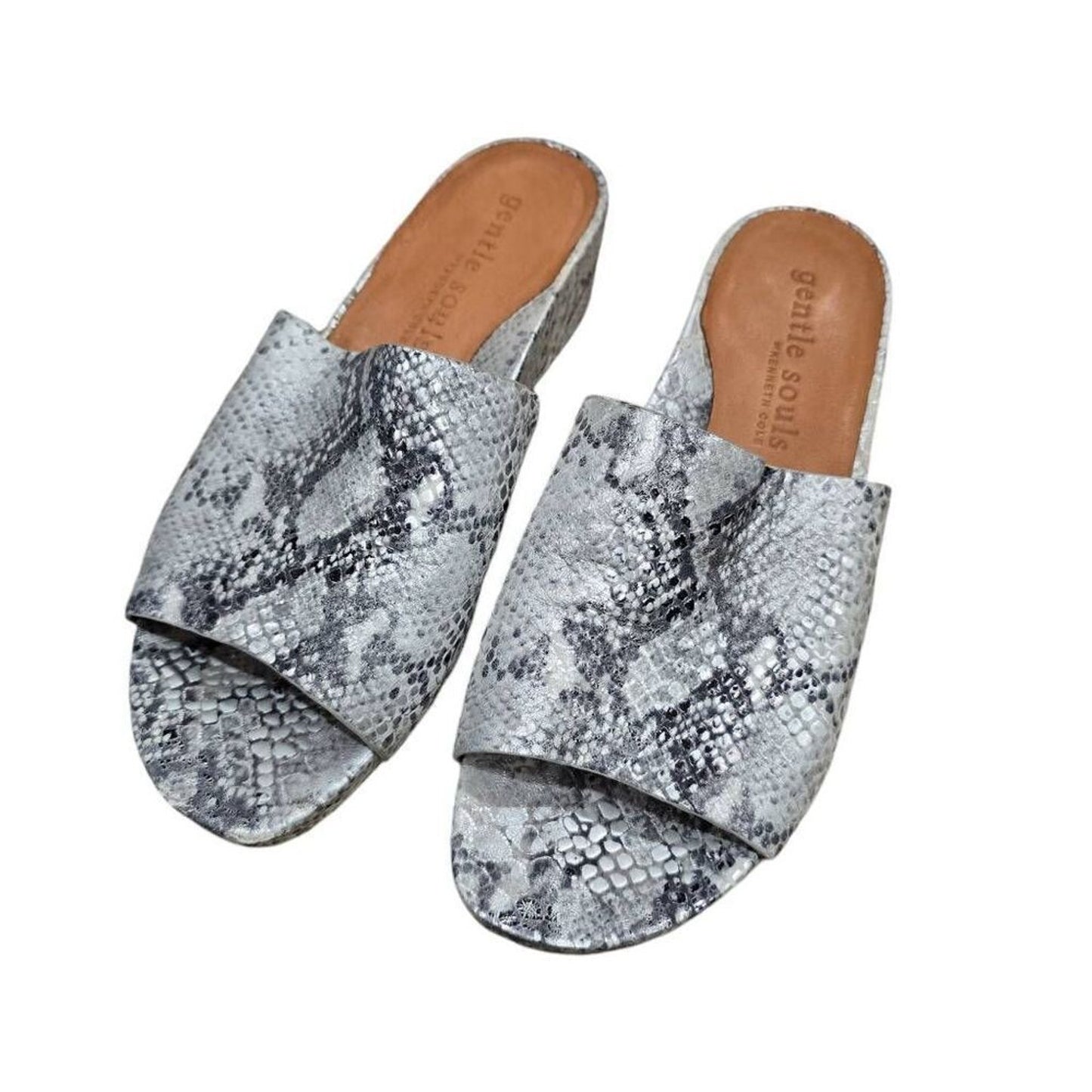 Gentle Souls by Kenneth Cole Size 9