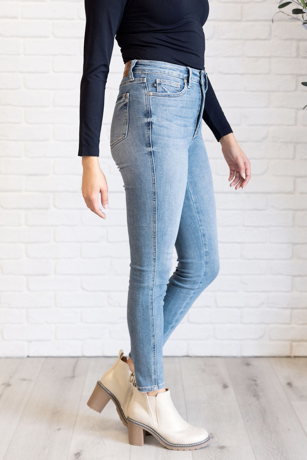 Judy Blue Justine High Rise Control Top Contrast Wash Skinny Jeans